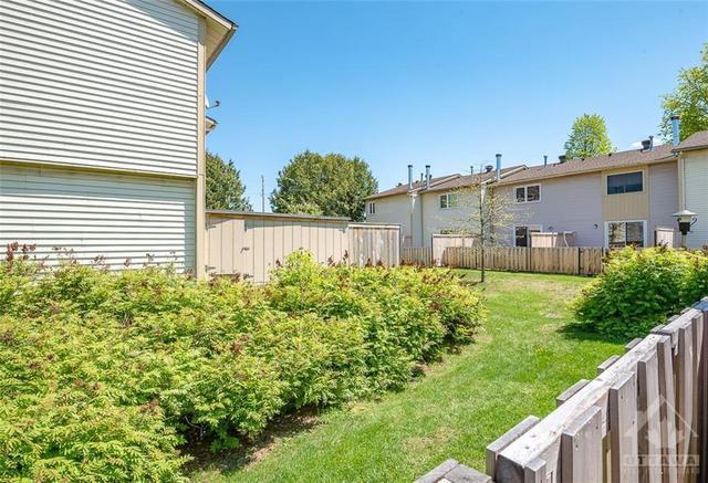 C - 1747 Lamoureux Dr, Townhouse with 3 bedrooms, 2 bathrooms and 1 parking in Ottawa ON | Image 22