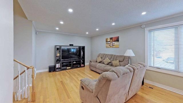 884 Thistle Down Cir, House detached with 3 bedrooms, 3 bathrooms and 5 parking in Mississauga ON | Image 13