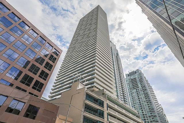 909 - 2221 Yonge St, Condo with 2 bedrooms, 2 bathrooms and 1 parking in Toronto ON | Image 1