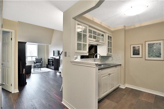 PH14 - 185 Robinson St, Condo with 2 bedrooms, 2 bathrooms and 1 parking in Oakville ON | Image 2