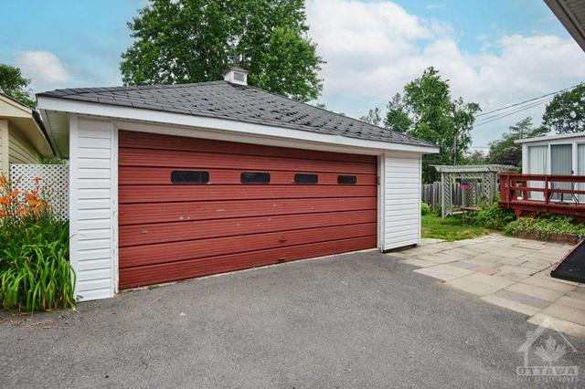 886 Denison Cres, House detached with 4 bedrooms, 2 bathrooms and 6 parking in Ottawa ON | Image 27