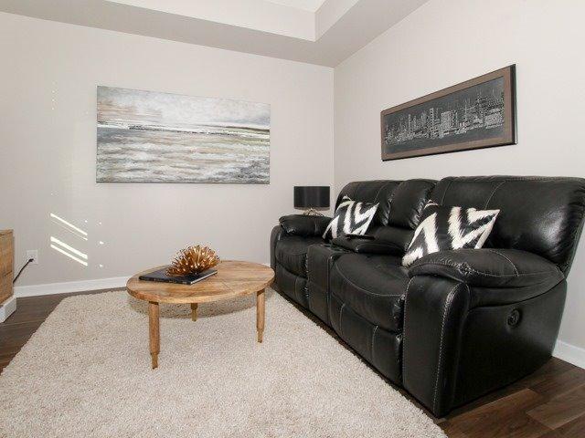 PH1609 - 1235 Bayly St, Condo with 1 bedrooms, 1 bathrooms and 1 parking in Pickering ON | Image 4