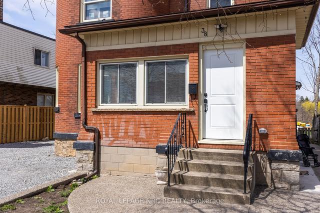 MAIN - 238 W Main St, House detached with 3 bedrooms, 1 bathrooms and 1 parking in Welland ON | Image 17