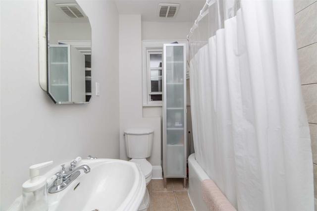 MAIN - 233 Jane St, House detached with 2 bedrooms, 1 bathrooms and 1 parking in Toronto ON | Image 12