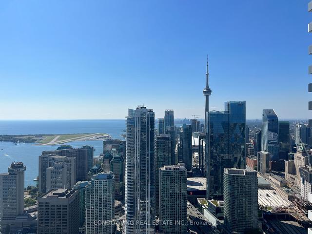 PH210 - 138 Downes St, Condo with 1 bedrooms, 1 bathrooms and 0 parking in Toronto ON | Image 1