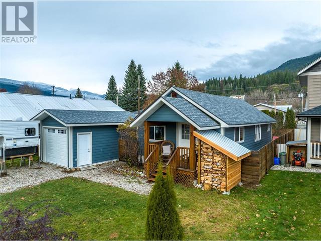 1408 Third St W, House detached with 2 bedrooms, 1 bathrooms and 1 parking in Revelstoke BC | Image 27