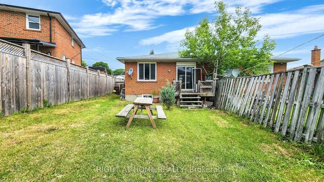 MAIN - 37 Calstock Dr, House semidetached with 3 bedrooms, 1 bathrooms and 2 parking in Etobicoke ON | Image 9