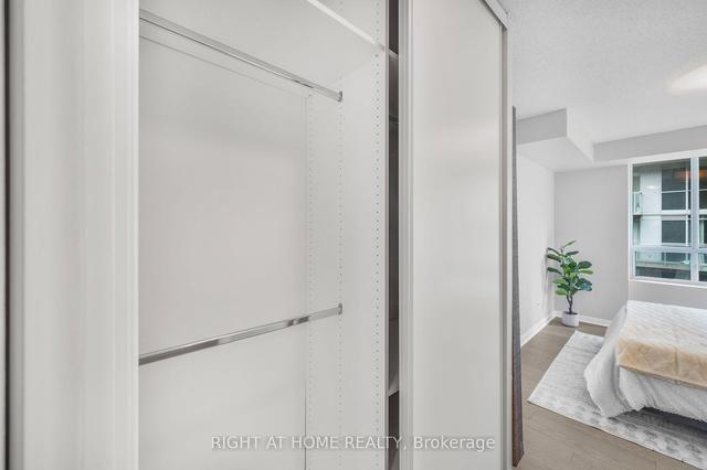 1415 - 140 Simcoe St, Condo with 2 bedrooms, 2 bathrooms and 1 parking in Toronto ON | Image 10
