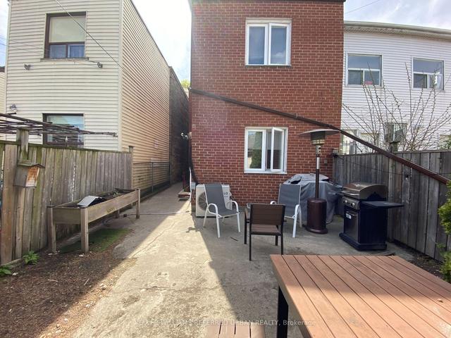 MAIN - 429 Ossington Ave, House detached with 2 bedrooms, 1 bathrooms and 1 parking in Toronto ON | Image 8