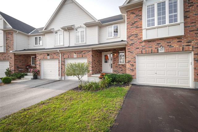 909 Silverfox Cres, House attached with 3 bedrooms, 3 bathrooms and 3 parking in London ON | Image 12
