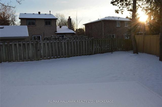 MAIN - 28 Valhalla Crt, House detached with 3 bedrooms, 2 bathrooms and 2 parking in Aurora ON | Image 2