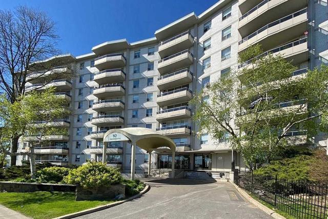 909 - 80 Grandravine Dr, Condo with 3 bedrooms, 2 bathrooms and 1 parking in North York ON | Image 1