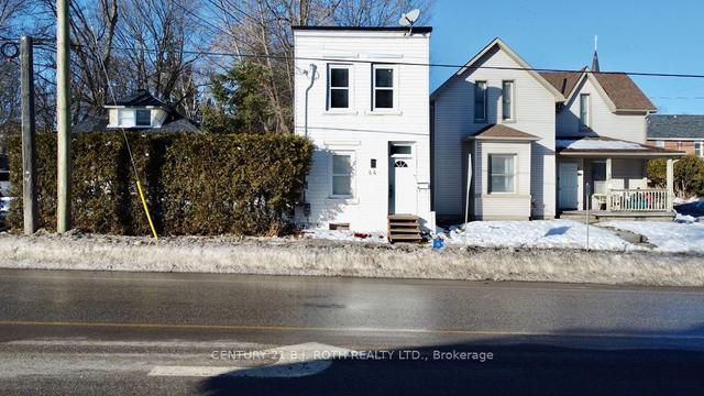 44 Coldwater Rd W, House detached with 3 bedrooms, 2 bathrooms and 1 parking in Orillia ON | Image 1