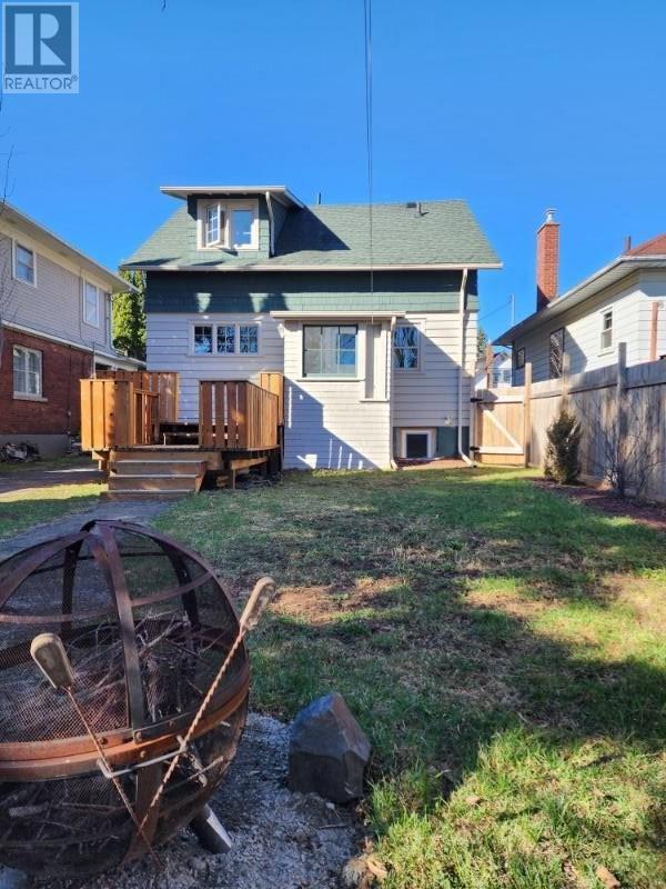 294 Van Horne St, House detached with 5 bedrooms, 2 bathrooms and null parking in Thunder Bay ON | Image 2