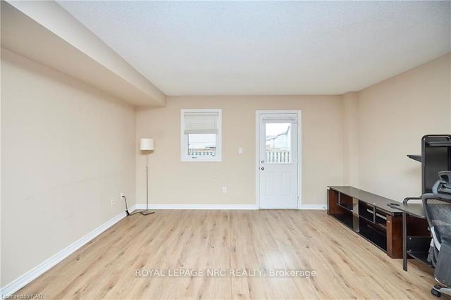 33 - 6117 Kelsey Cres, Townhouse with 2 bedrooms, 2 bathrooms and 1 parking in Niagara Falls ON | Image 4