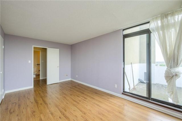 PH-14 - 200 Robert Speck Pky, Condo with 3 bedrooms, 3 bathrooms and 2 parking in Mississauga ON | Image 15