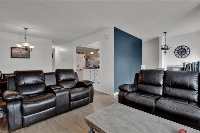 1381 Brackenwood Cres, House semidetached with 3 bedrooms, 2 bathrooms and 2 parking in Kingston ON | Image 5