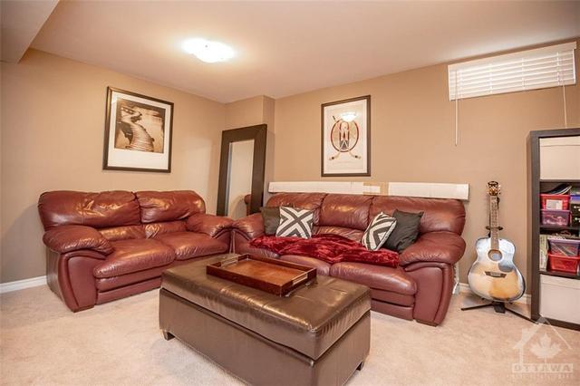 C - 1747 Lamoureux Dr, Townhouse with 3 bedrooms, 2 bathrooms and 1 parking in Ottawa ON | Image 19