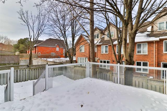 960 Queen St W, House detached with 4 bedrooms, 4 bathrooms and 6 parking in Mississauga ON | Image 33