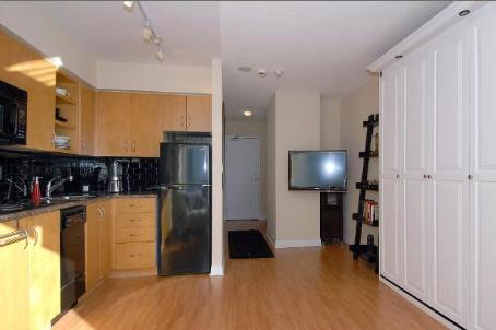 PH1706 - 200 Victoria St, Condo with 0 bedrooms, 1 bathrooms and 1 parking in Toronto ON | Image 3