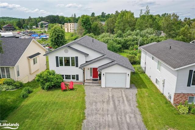 19 Cairns Cres, House detached with 2 bedrooms, 2 bathrooms and 5 parking in Huntsville ON | Image 19