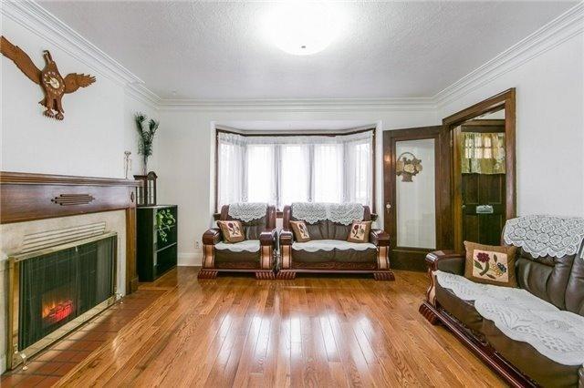 MAIN - 16 Glenside Ave, House detached with 2 bedrooms, 1 bathrooms and 1 parking in Toronto ON | Image 2