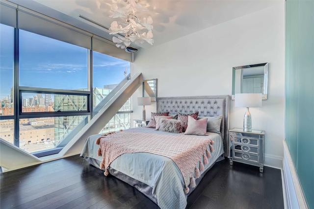 PH-1404 - 29 Queens Quay E, Condo with 4 bedrooms, 4 bathrooms and 2 parking in Toronto ON | Image 7