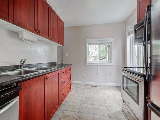 MAIN - 1366 Applewood Rd, House detached with 3 bedrooms, 1 bathrooms and 5 parking in Mississauga ON | Image 3