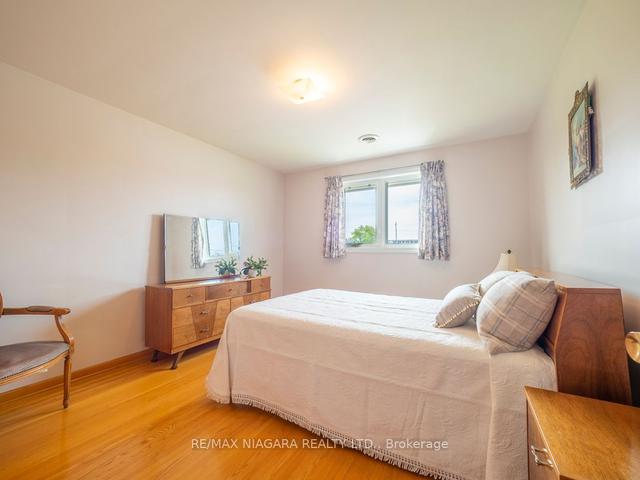 18 Brock St, House detached with 3 bedrooms, 2 bathrooms and 3 parking in Port Colborne ON | Image 10