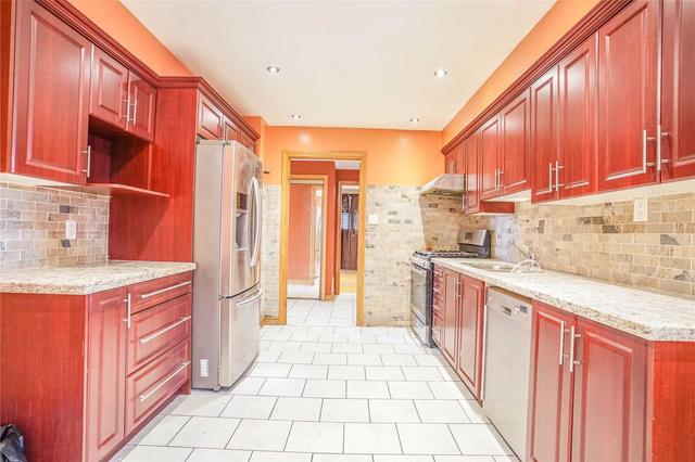 MAIN - 3 Malcolm Cres, House detached with 3 bedrooms, 2 bathrooms and 2 parking in Brampton ON | Image 4