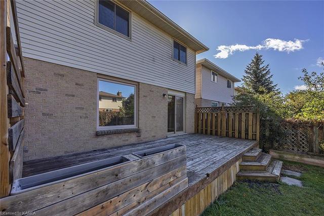 100 Grenadier Dr, House detached with 3 bedrooms, 2 bathrooms and 3 parking in Kingston ON | Image 16