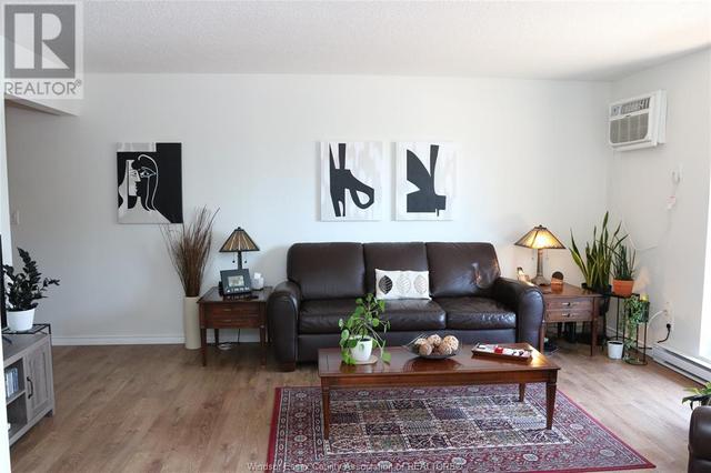 205 - 3950 Wyandotte St E, Condo with 2 bedrooms, 1 bathrooms and null parking in Windsor ON | Image 11