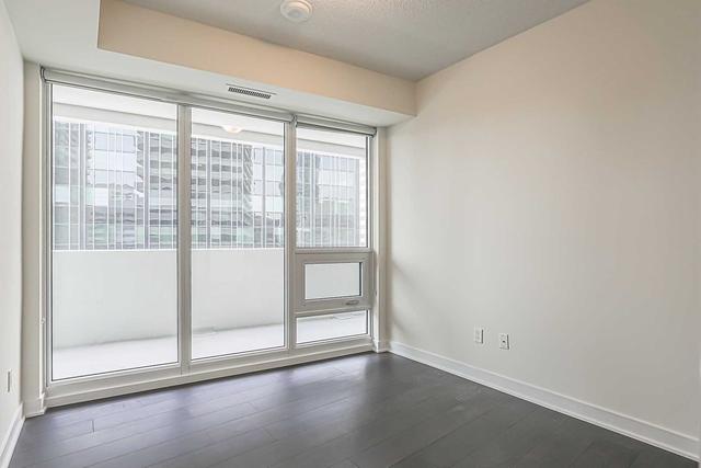 909 - 2221 Yonge St, Condo with 2 bedrooms, 2 bathrooms and 1 parking in Toronto ON | Image 10