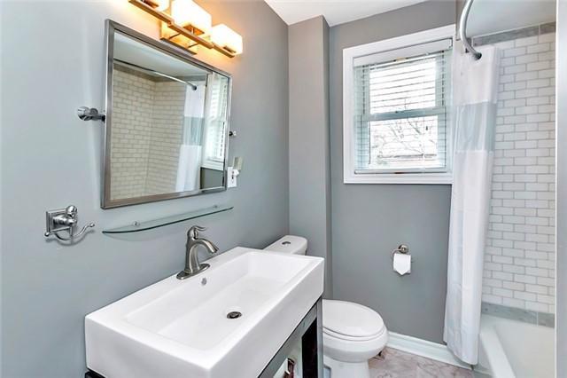9 Helsby Cres, House detached with 3 bedrooms, 2 bathrooms and 6 parking in Etobicoke ON | Image 12