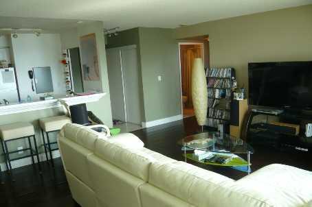 PH208 - 1 Lee Centre Dr, Condo with 2 bedrooms, 2 bathrooms and 1 parking in Scarborough ON | Image 4