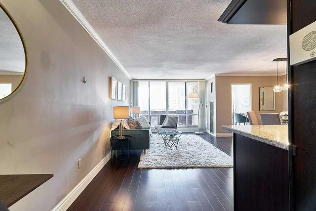 803 - 714 The Mall West, Condo with 2 bedrooms, 2 bathrooms and 1 parking in Etobicoke ON | Image 12