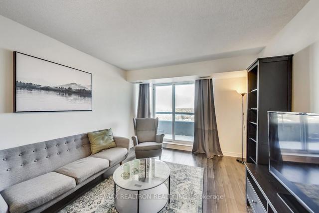 PH210 - 2 Covington Rd, Condo with 2 bedrooms, 2 bathrooms and 1 parking in North York ON | Image 3