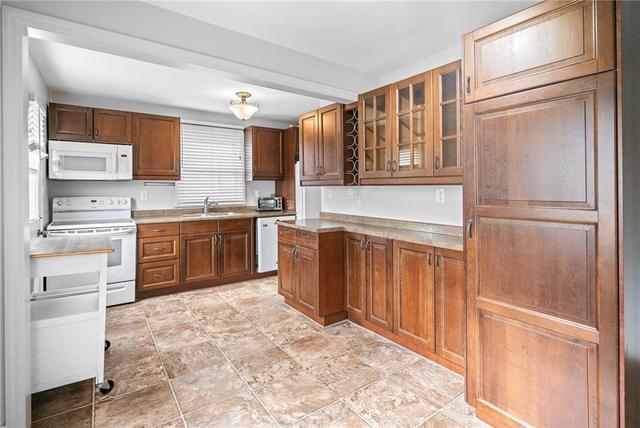 9 Grapeview Dr, House detached with 3 bedrooms, 2 bathrooms and 2 parking in Saint Catharines ON | Image 10