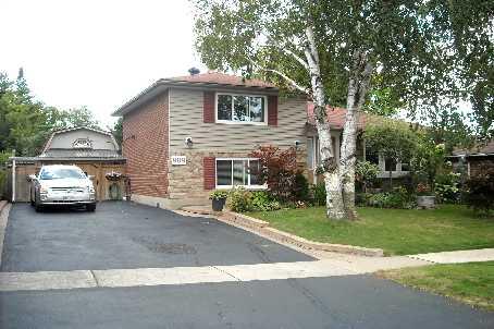 909 Lilac Terr, House detached with 2 bedrooms, 3 bathrooms and 5 parking in Whitby ON | Image 1