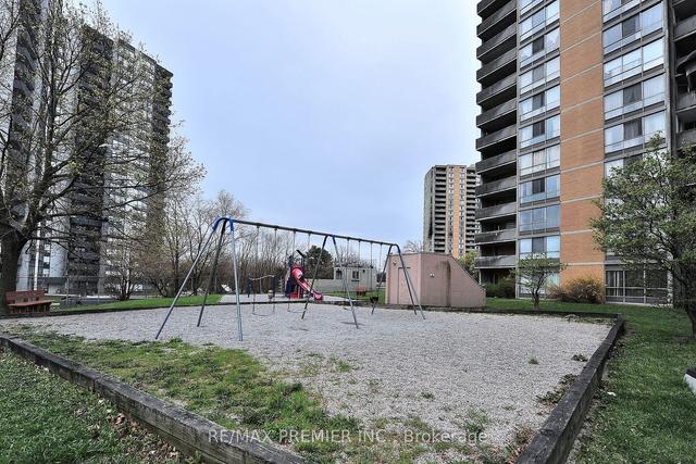 1901 - 10 Martha Eaton Way, Condo with 2 bedrooms, 2 bathrooms and 2 parking in North York ON | Image 16