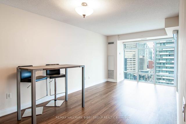 2109 - 2181 Yonge St, Condo with 2 bedrooms, 2 bathrooms and 1 parking in Toronto ON | Image 1