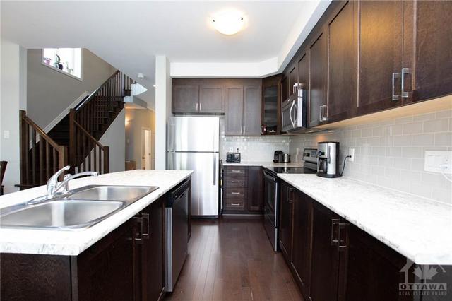 313 Wood Acres Grove, Townhouse with 3 bedrooms, 3 bathrooms and 3 parking in Ottawa ON | Image 9
