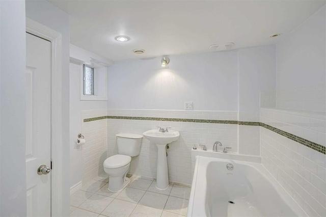 MAIN - 1822 Dufferin St, House detached with 2 bedrooms, 1 bathrooms and 0 parking in Toronto ON | Image 13