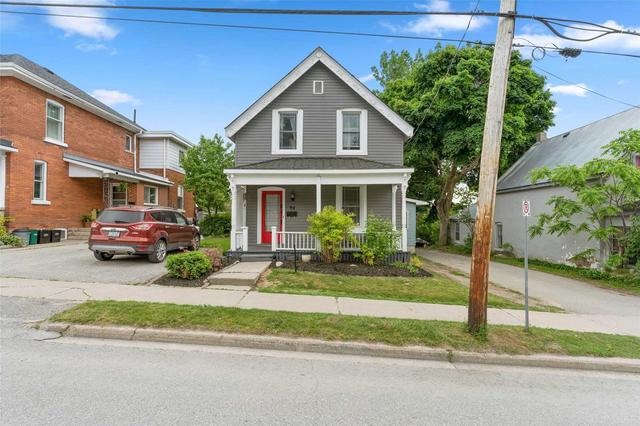 90 Albert St N, House detached with 4 bedrooms, 2 bathrooms and 5 parking in Orillia ON | Image 1