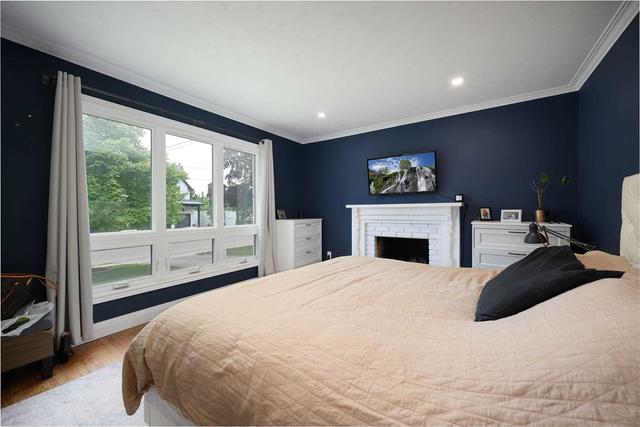 MAIN - 13 Pine Ave S, House detached with 2 bedrooms, 1 bathrooms and 4 parking in Mississauga ON | Image 3