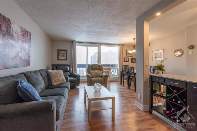 909 - 1505 Baseline Rd, Condo with 3 bedrooms, 2 bathrooms and 2 parking in Ottawa ON | Image 8