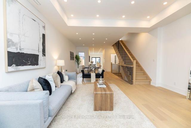 734 Richmond St W, House attached with 3 bedrooms, 5 bathrooms and 1 parking in Toronto ON | Image 34