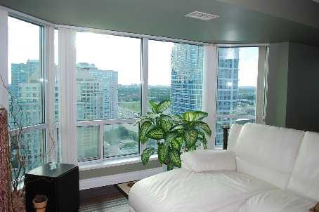 PH208 - 1 Lee Centre Dr, Condo with 2 bedrooms, 2 bathrooms and 1 parking in Scarborough ON | Image 2