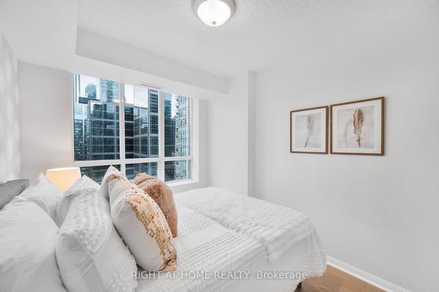 1415 - 140 Simcoe St, Condo with 2 bedrooms, 2 bathrooms and 1 parking in Toronto ON | Image 15