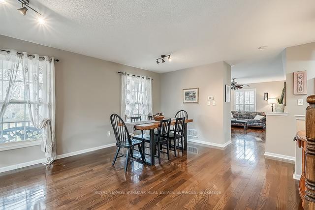 2215 Kenneth Cres, House detached with 3 bedrooms, 3 bathrooms and 3 parking in Burlington ON | Image 2